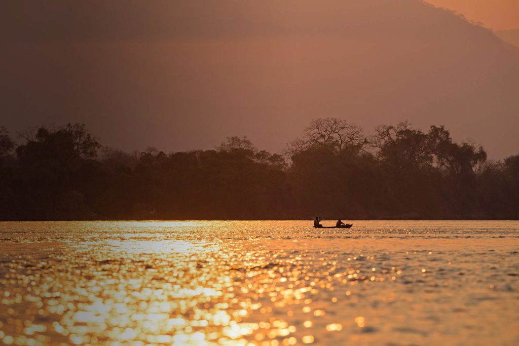 canoeing-620378930-2 Tsowa Safari Island