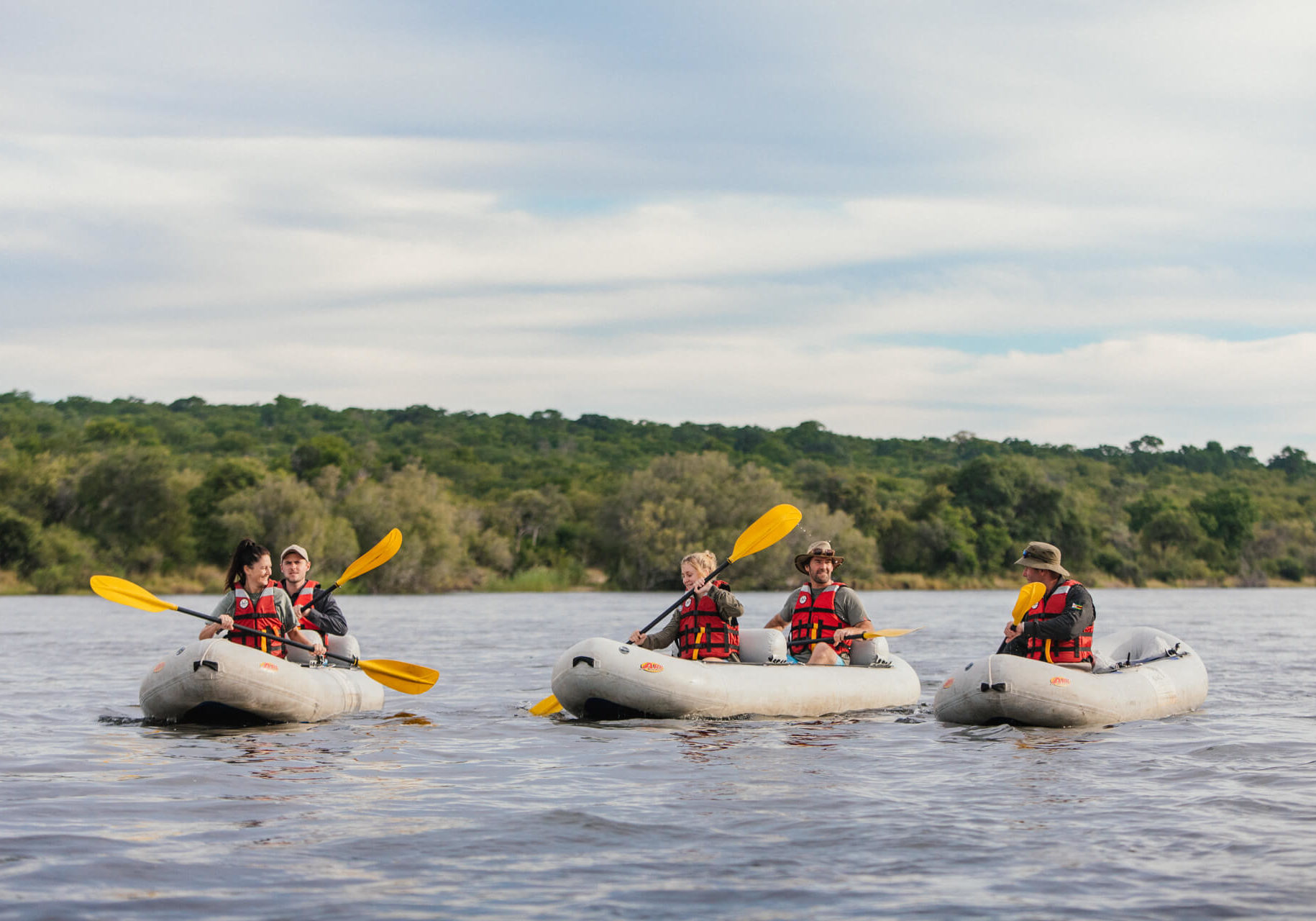 TsowaSafariIsland_Experiences_Canoeing_On-river-banner